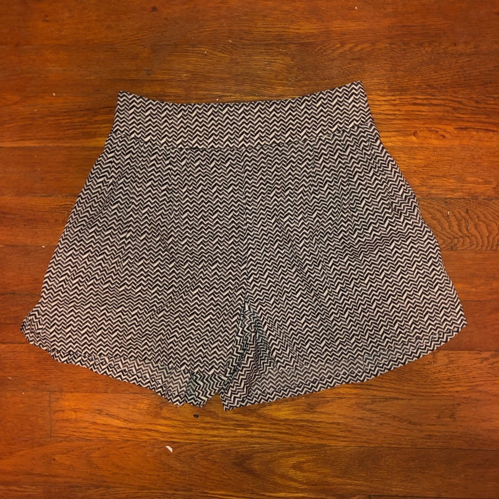 American Eagle Zig-Zag Shorts